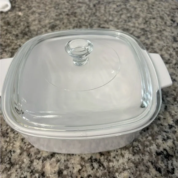 A Corning Ware Pyroceram casserole dish - Picture 2 of 7